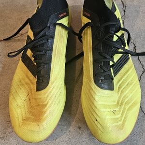 Soccer shoes